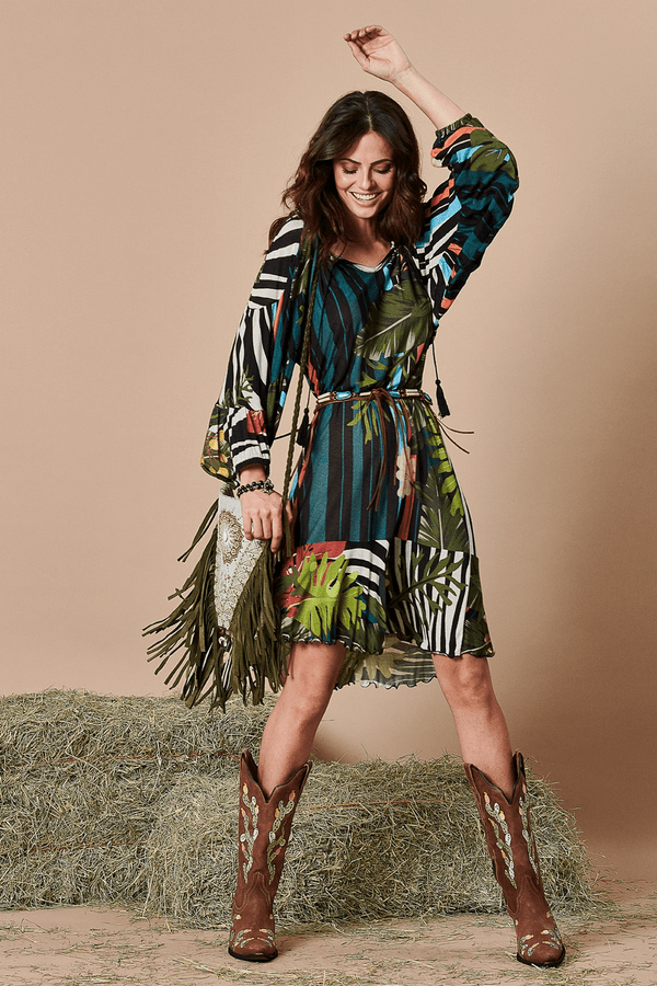 Vestido Curto com Mangas Amplas Preto Listrado